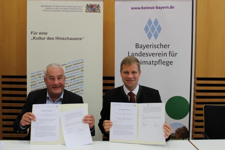 Dr. Ludwig Spaenle,  Beauftragter für jüdisches Leben und gegen Antisemitismus, für Erinnerungsarbeit und geschichtliches Erbe mit Dr. Olaf Heinrich, Erster Vorsitzender des Landesvereins und Bezirkstagspräsident von Niederbayern