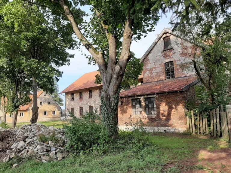 Backsteingebäude "Alte Schleif" in Münchshofen