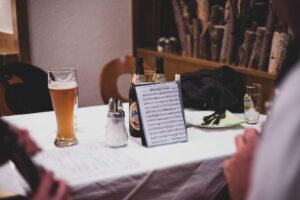 Musikanten im Wirthaus (Foto - Matthias Ettinger) Gredinger Trachtenmarkt 2023 (3)